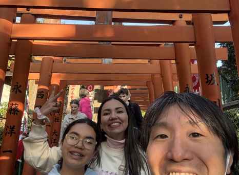 A candid moment captured under the iconic gates of Japan.