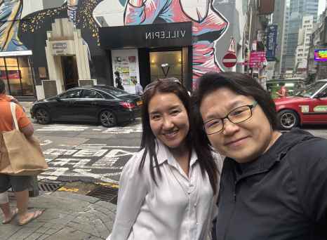 Capturing a cheerful scene against Hong Kong's artistic backdrop.