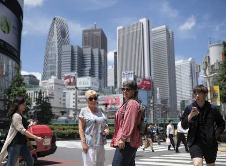 Skyscrapers, Crosswalks & the Energy of the City!