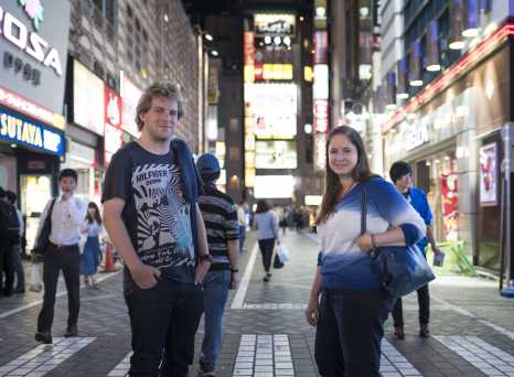 A Stroll Through Tokyo’s Electric Nightlife!