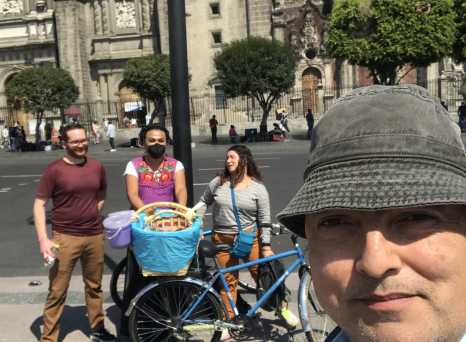 Meeting Street Vendors at the Metropolitan Cathedral!