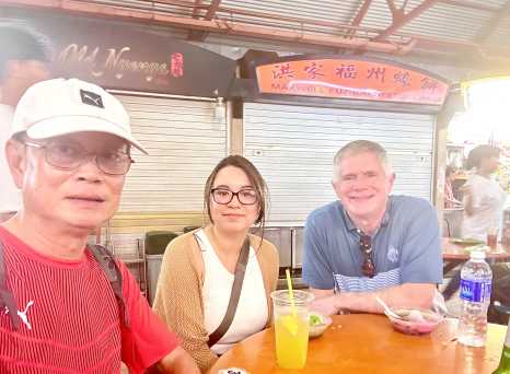 Sweet Treats and New Friends at Maxwell Food Centre!