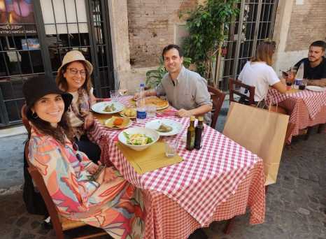 Al Fresco Delight: A Feast of Flavors and Friendship