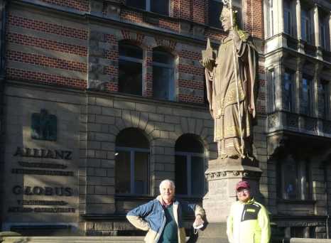 Discovering Local Legends