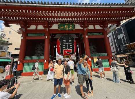 Capturing Memories at the Majestic Gate