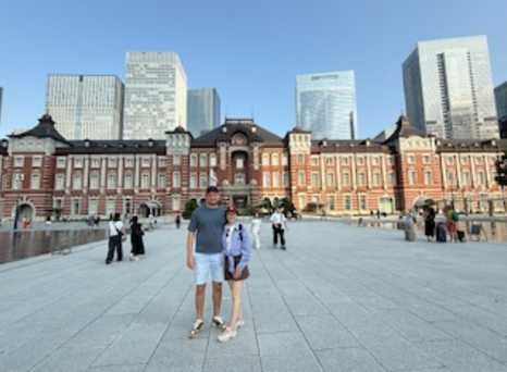 Embracing Moments by the Tokyo Station