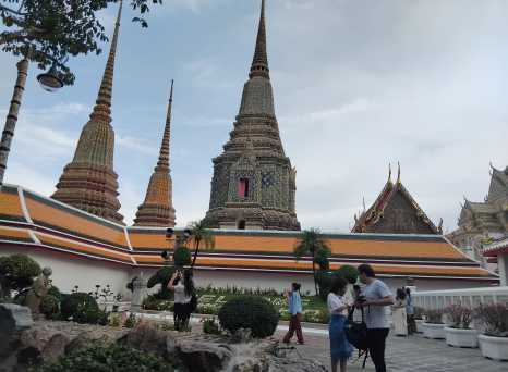 Wonders of Wat Pho: A Serene Encounter
