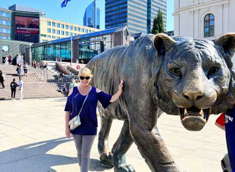 A Stroll with the Oslo Tiger