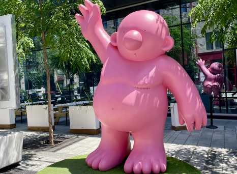 Welcoming Waves: The Pink Pal of the Plaza
