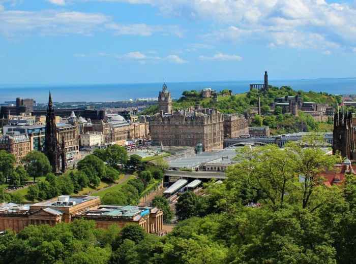 Where To Stay In Edinburgh - Best Neighborhoods Guide