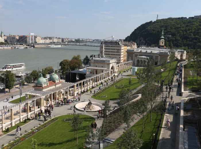 Vártkert Bazár- Castle Garden