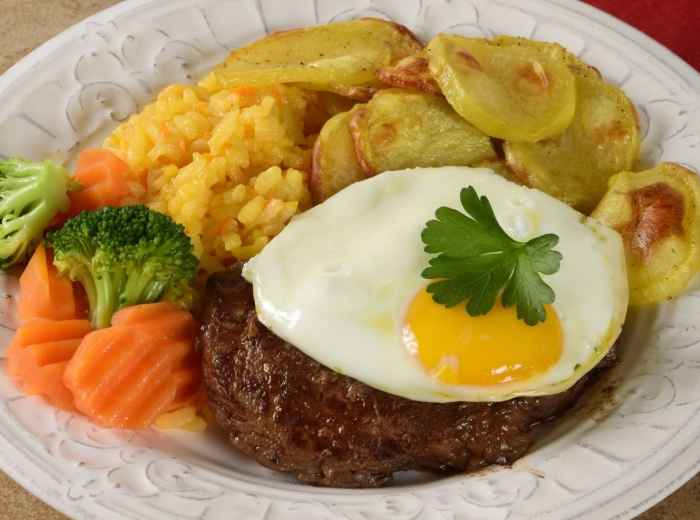 Bife a Portuguesa at O Trigueirinho