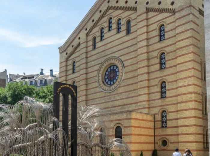 Eat local in the Jewish district