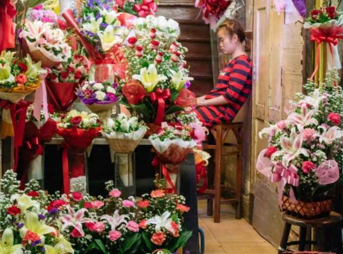 Explore Chinatown at night