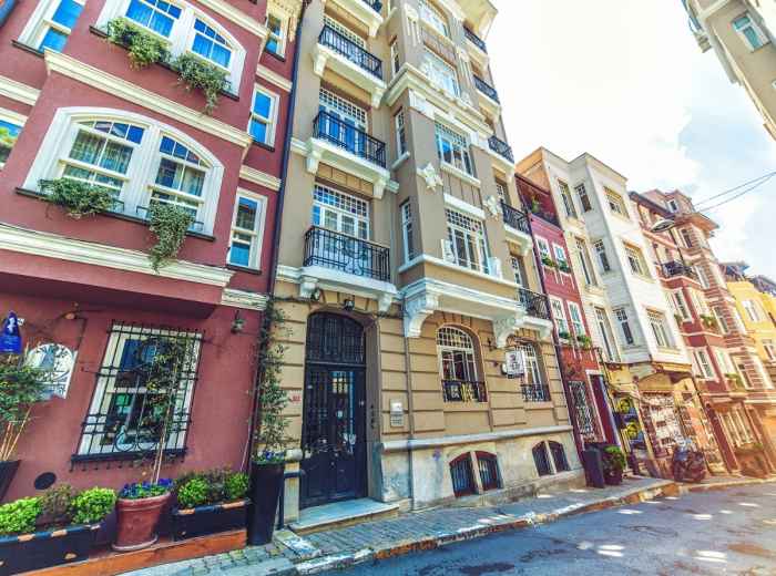 Explore The Tophane Quarter