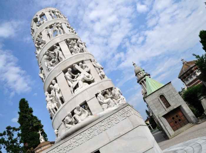 Visit the Monumental Cemetery
