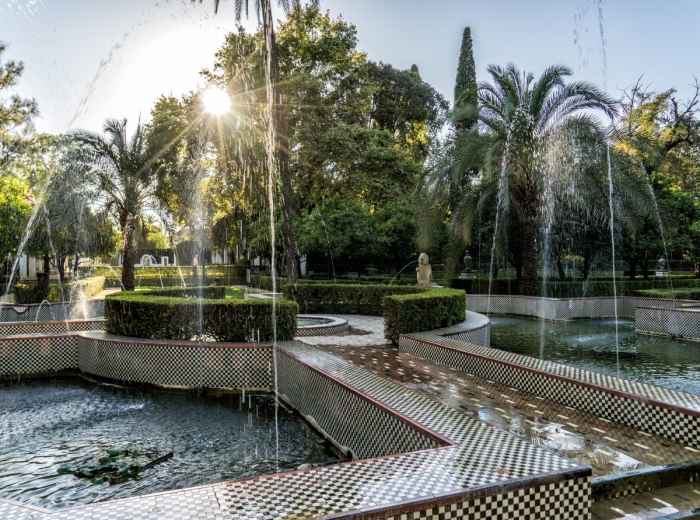 Walk through Parque de María Luisa