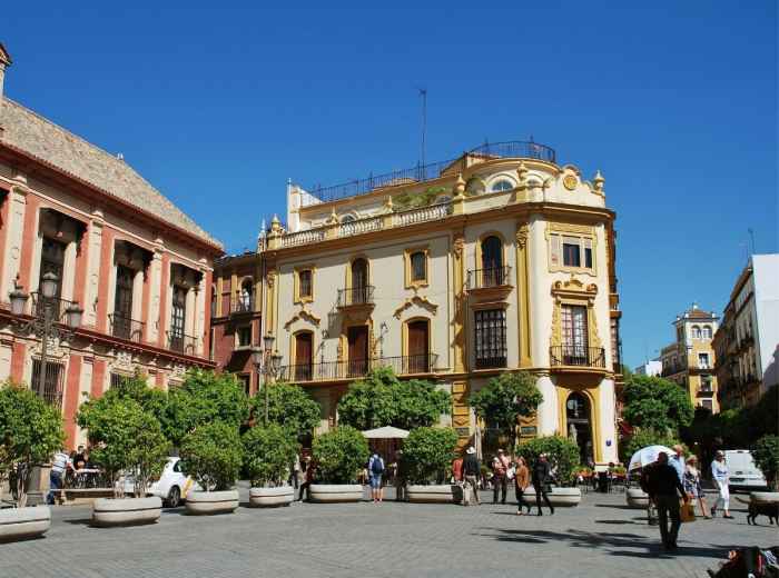 Stroll through Barrio Santa Cruz