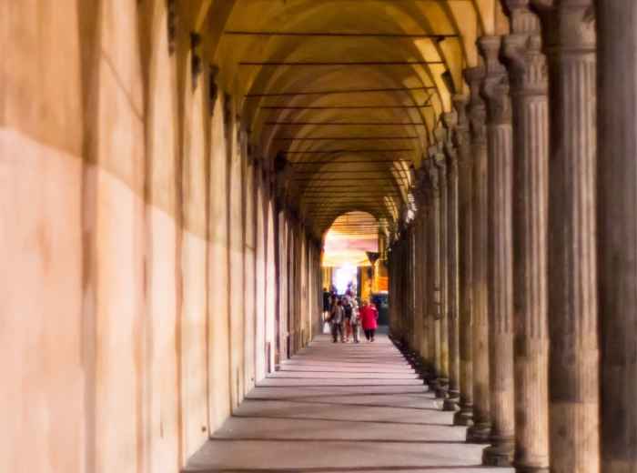 Stroll along the Porticoes