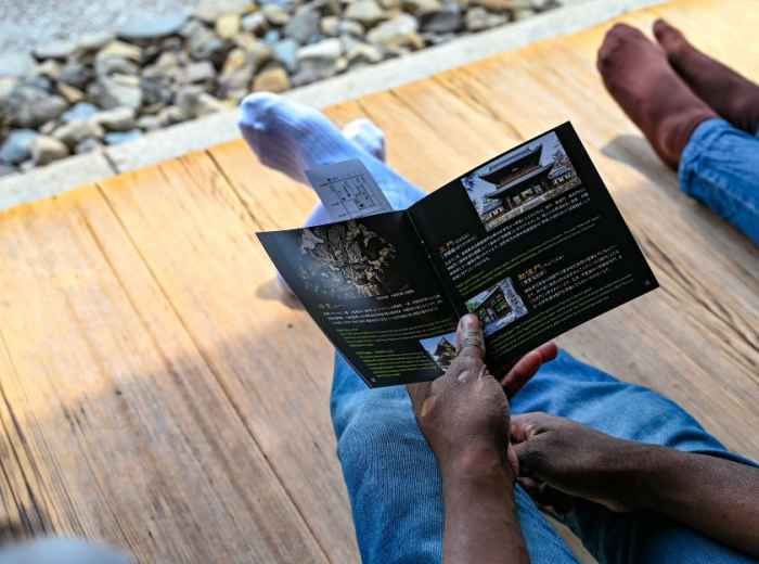 Walk around Kyoto, Japan to observe the cultural norms