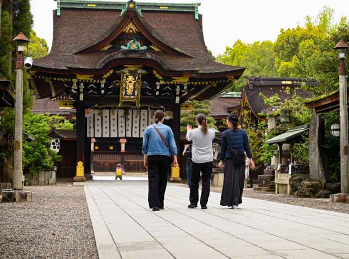 Your guide can recommend good walking paths 