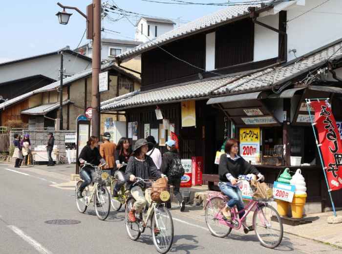 Embarking on a cycling adventure through Kyoto 