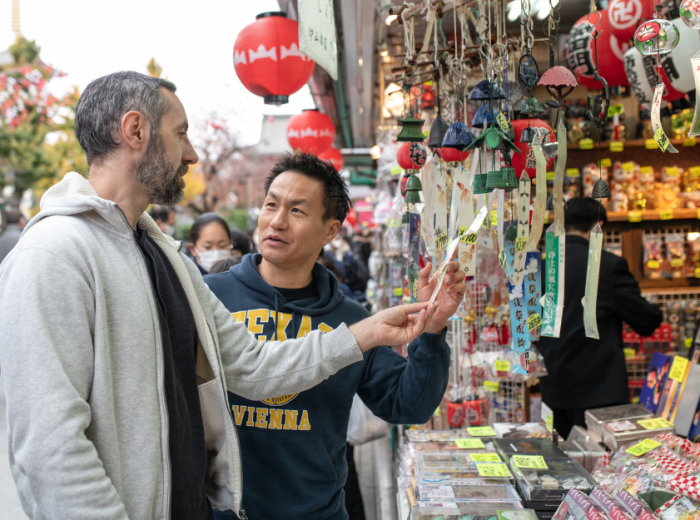 Private guide with a guest in Tokyo