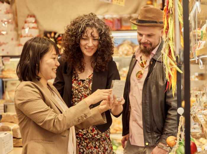 wandering Kyoto with a knowledgeable local guide 