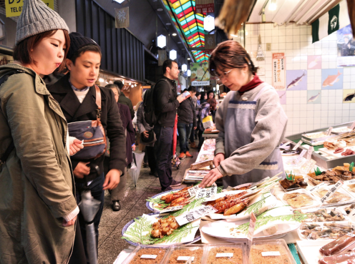 Dinner in Japan with a local guide within food tour in 