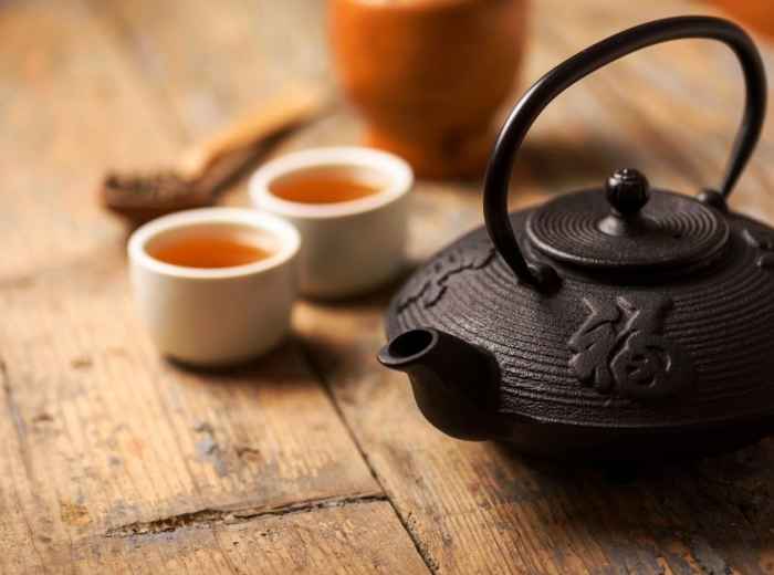 Discover tea houses and traditional tea ceremonies 
