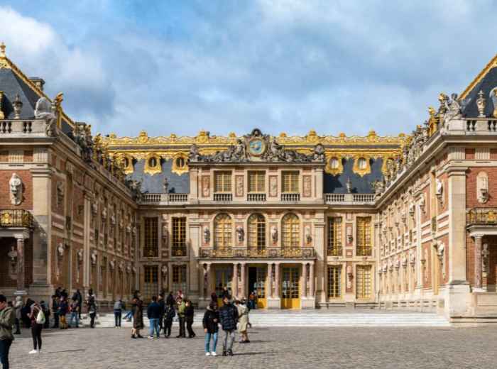 Palace of Versailles is that it's just a stone's throw 