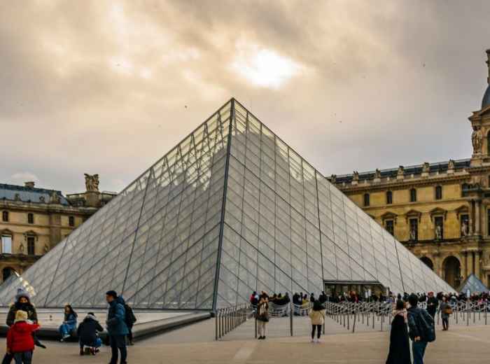 Book a tour that offers skip-the-line access