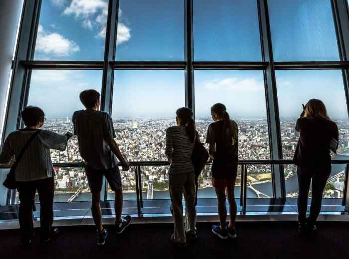 Take trip up the Tokyo Tower