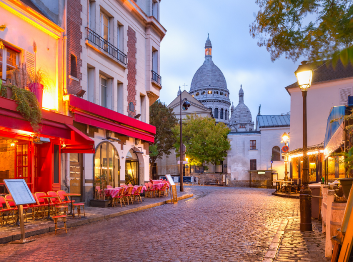 Visit Place du Tertre in Paris with kids