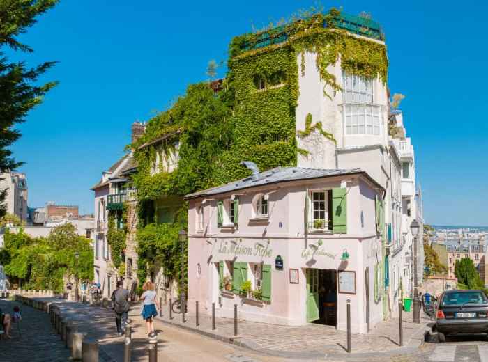 A picturesque café  that embodies Parisian charm