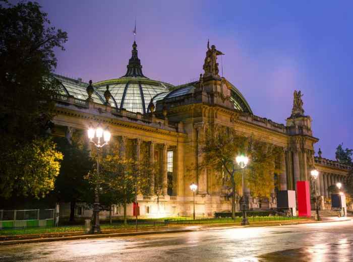 At night the Grand Palais comes alive with vibrant cult