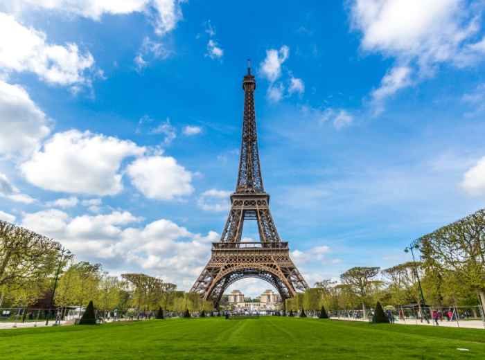 The Eiffel Tower is worth visiting on your one day in P