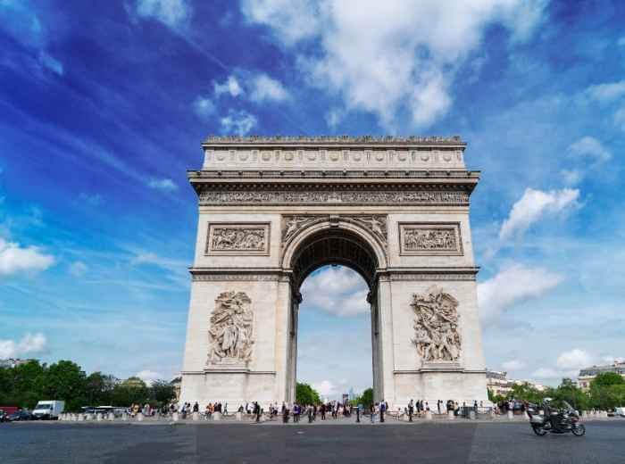 A rendezvous with the Arc de Triomphe.