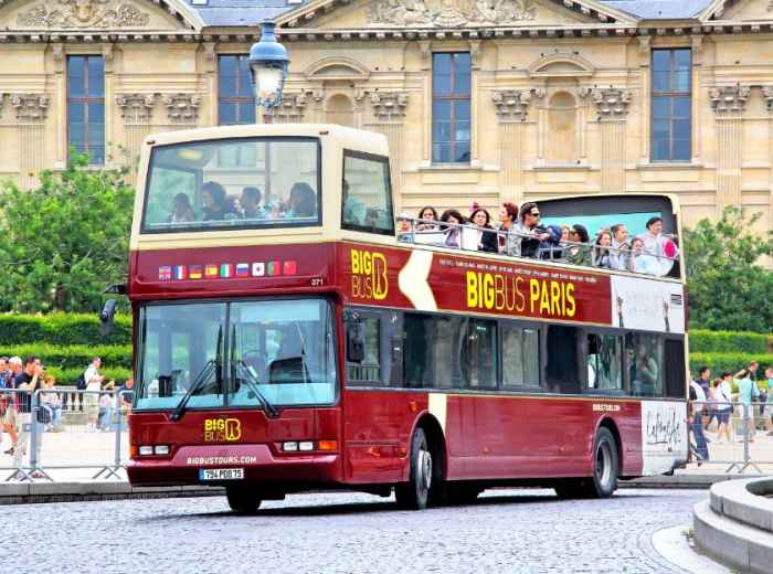 Hop-on-hop-off buses