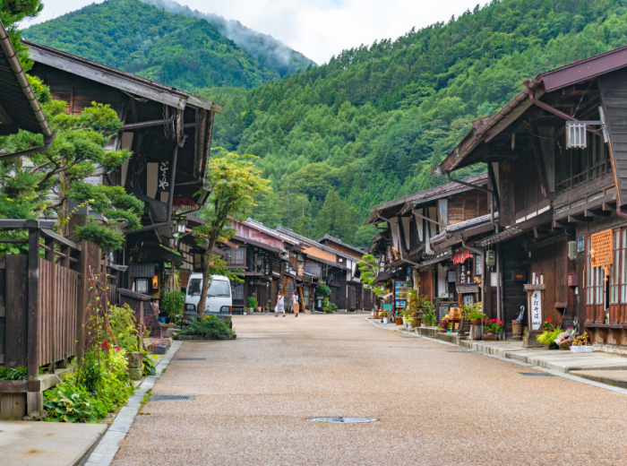 Walk this historic path connecting Kyoto to Tokyo