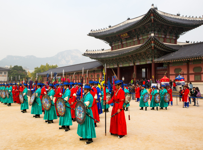 Visit Gyeongbokgung Palace 