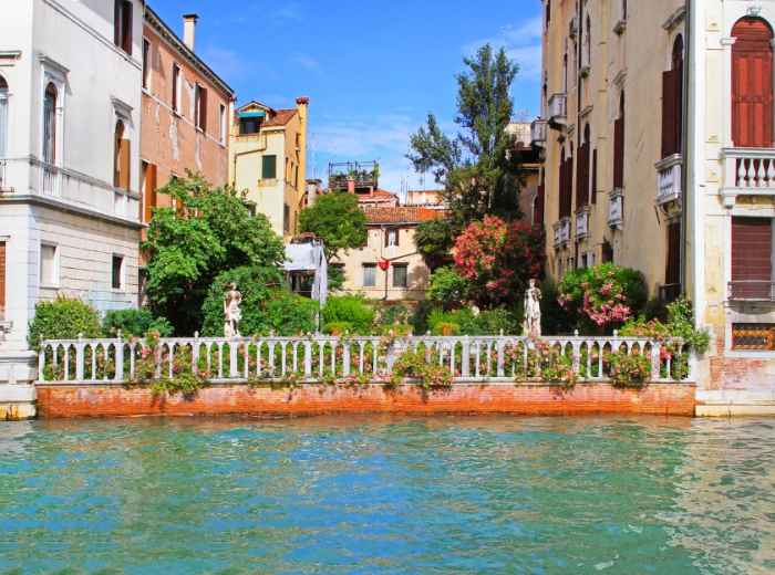The-Secret-Gardens-of-Venice