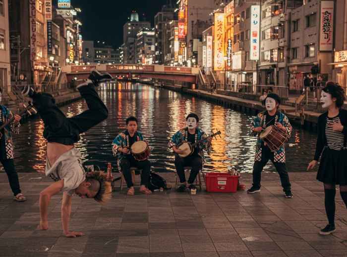 Street performers along Dotonbori River.