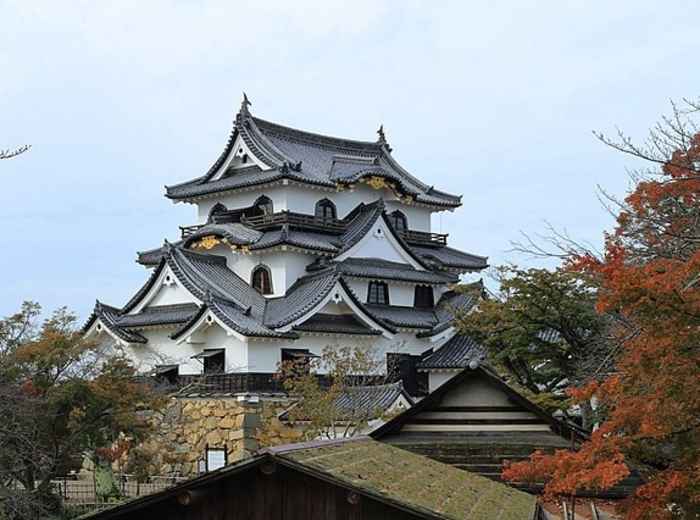 Hikone Castle is a Japanese Edo-period castle in the city of Hikone, Shiga Prefecture.  Martin Falbisoner  Creative Commons Attribution-Share Alike 4.0