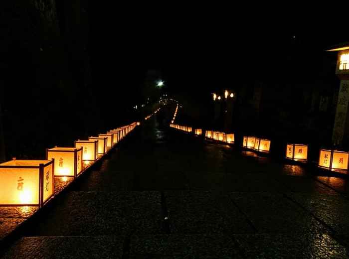 Koyasan Okunoin Rosoku, Naokijp  Creative Commons Attribution-Share Alike 4.0