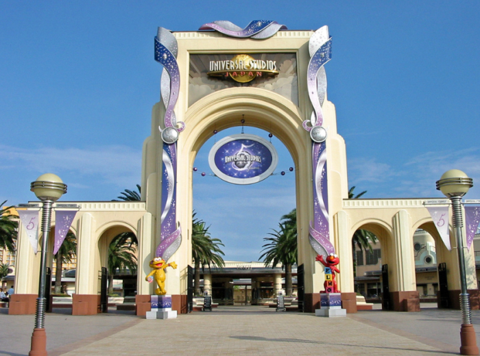 Sparse crowds at Universal Studios Japan on a weekday in early December