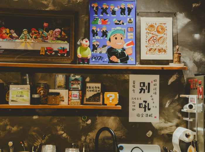 Coffee served at minimalist café close to Osaka station. Image by 王 术山 from Unsplash