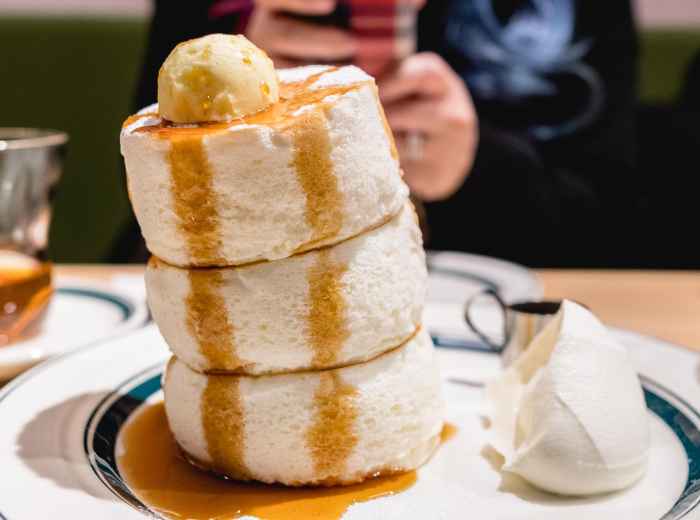 Vendor timing the perfect imagawayaki flip.