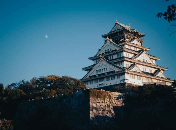 Osaka Castle with clear skies Photo by Thành Văn Đình Pexels