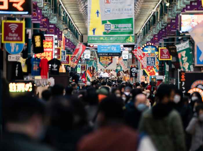 Crowds at Kuromon Market photo by Photo by Satoshi Hirayama Pexels